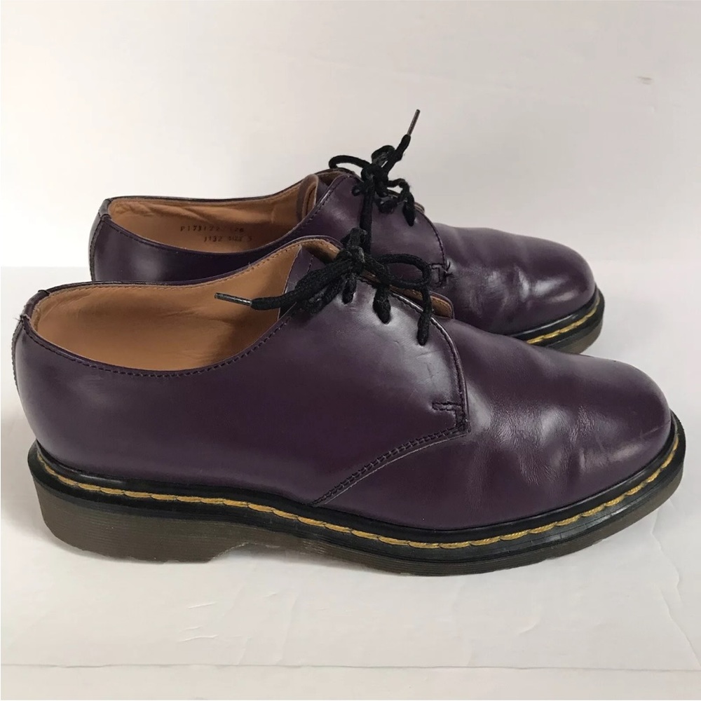 Vintage 90s Dr Martens Oxford Purple Leather Shoes
Made in England 5 US 7